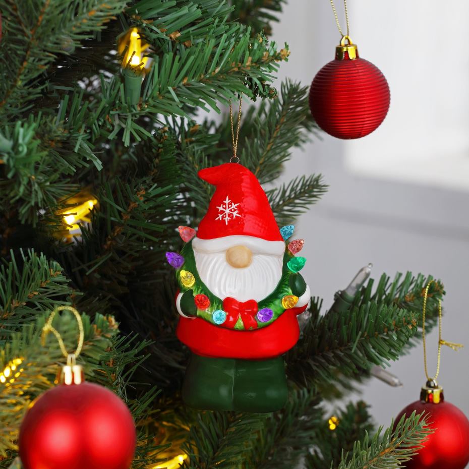 Mr. Christmas Decoration Mini Nostalgic Ceramic Figure-Gnome with Wreath 000XL70